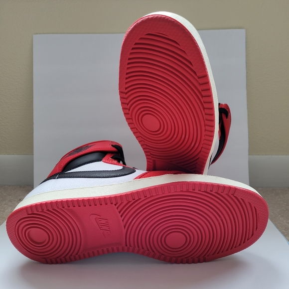 Jordan 1 Retro AJKO Chicago (2021) - Picture 6 of 8